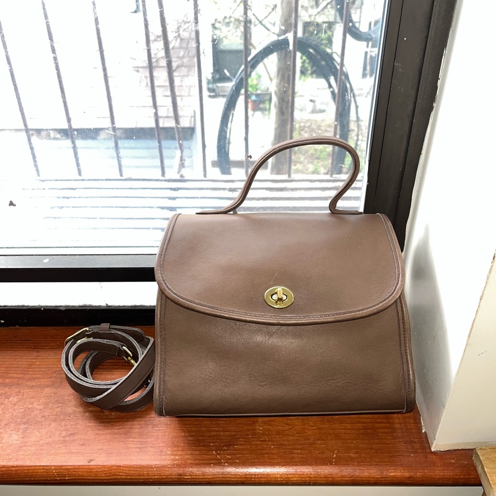 EUC Vintage Coach Manor Bag Taupe Leather Brass Hardware Style #9977